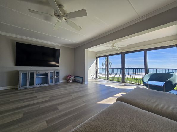 895 S Gulfview Blvd APT 202