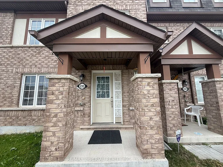 233 Remembrance Rd — Photo 2