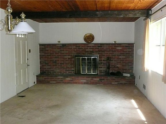 4th image of 28 Richard Ave