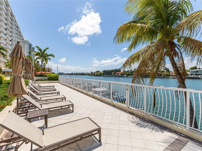 5600 Collins Ave #14R — Photo 22