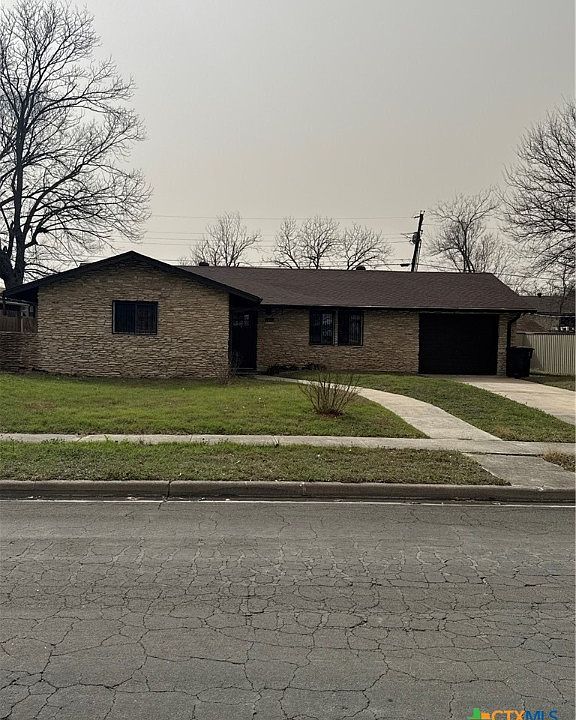 1st image of 1403 Meadow Dr