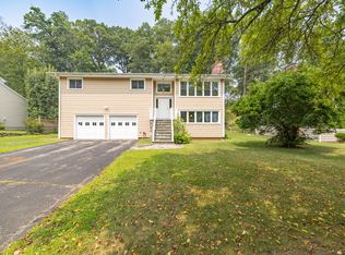 37 Windsor Ln, Cos Cob, CT 06807