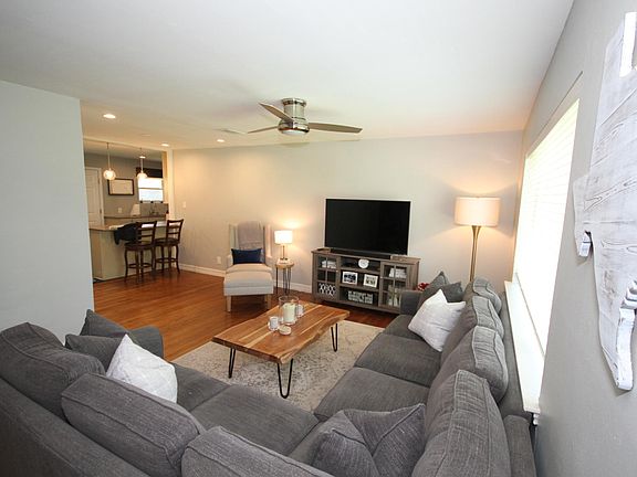 3rd image of 625 Northill Dr