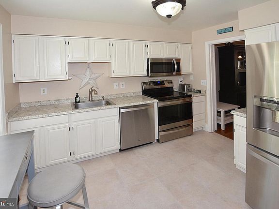 4th image of 5861 Rockdale Ct