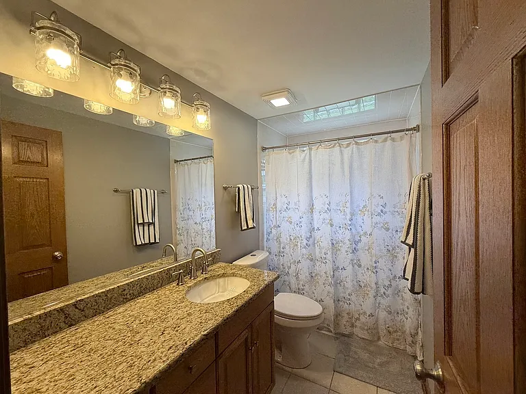 17537 70th Ct — Photo 10