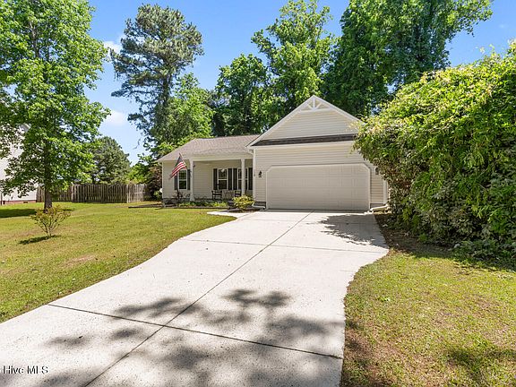 3rd image of 118 Bayside Drive
