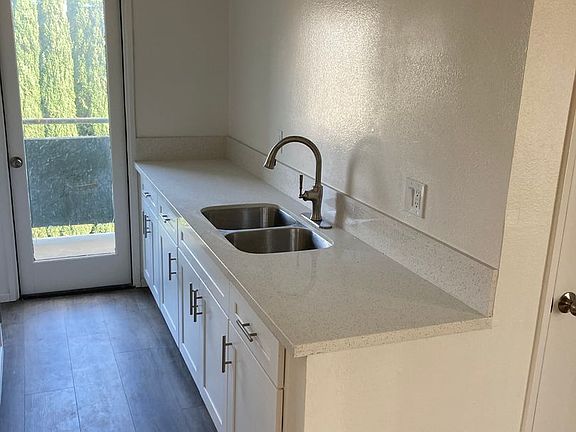 3rd image of 4104 Elm Ave APT 306