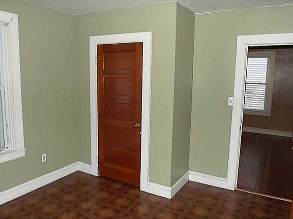 4th image of 16 Redfern St #2