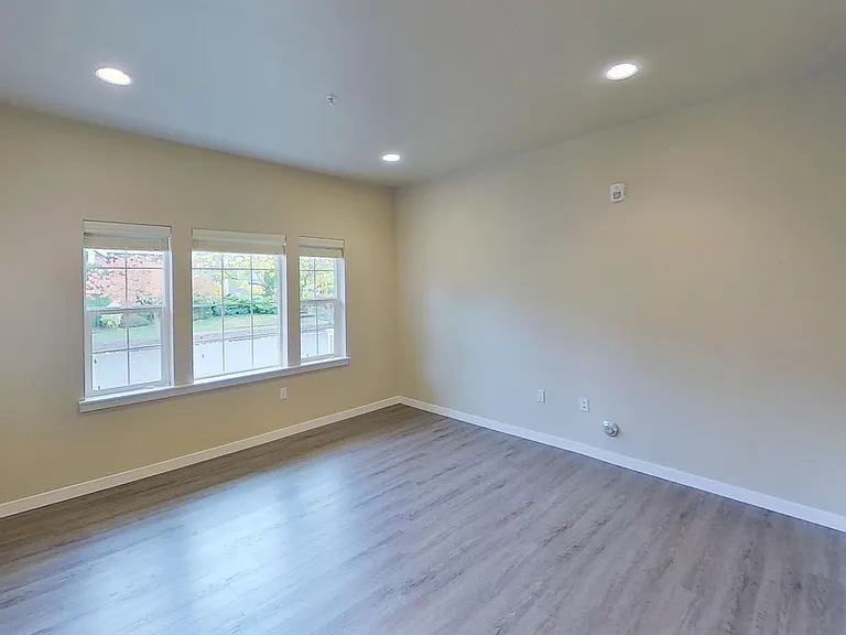 530 Greenwood Dr SW #102 — Photo 20