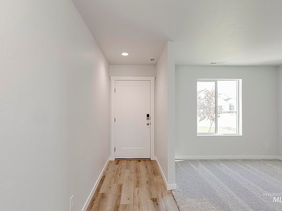 3rd image of 16713 Carlin Ave