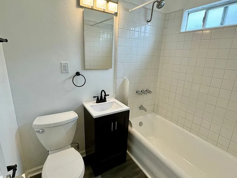 823 N. Gower — Photo 22