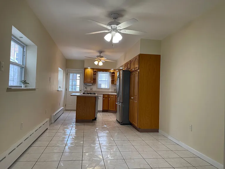 2444 E Huntingdon St — Photo 6