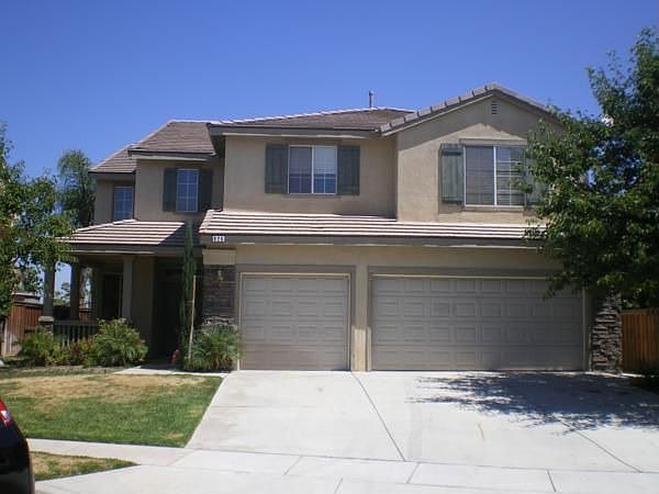 1st image of 925 Riverview Cir