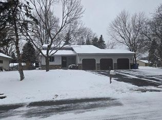 1182 Limestone Dr S, Shakopee, MN 55379