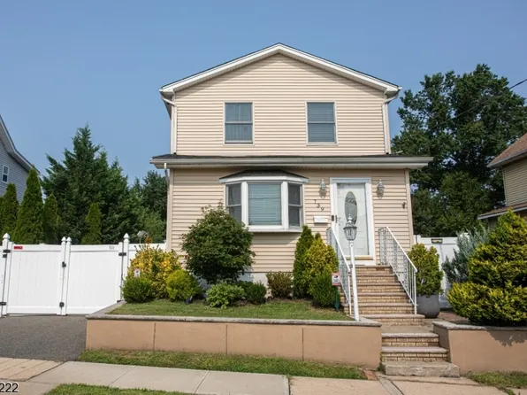 739 3rd St, Lyndhurst Twp., NJ 07071
