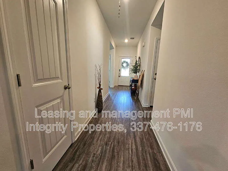 4 bed, 2.0 bath, $2,300 — Photo 3