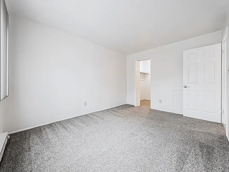 Jordan Court Apartments — Photo 6