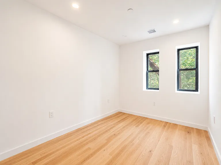 185 Chauncey St #1F — Photo 10