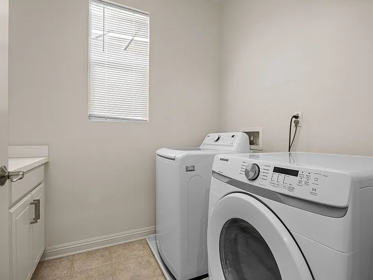 1805 Martinez Dr — Photo 31