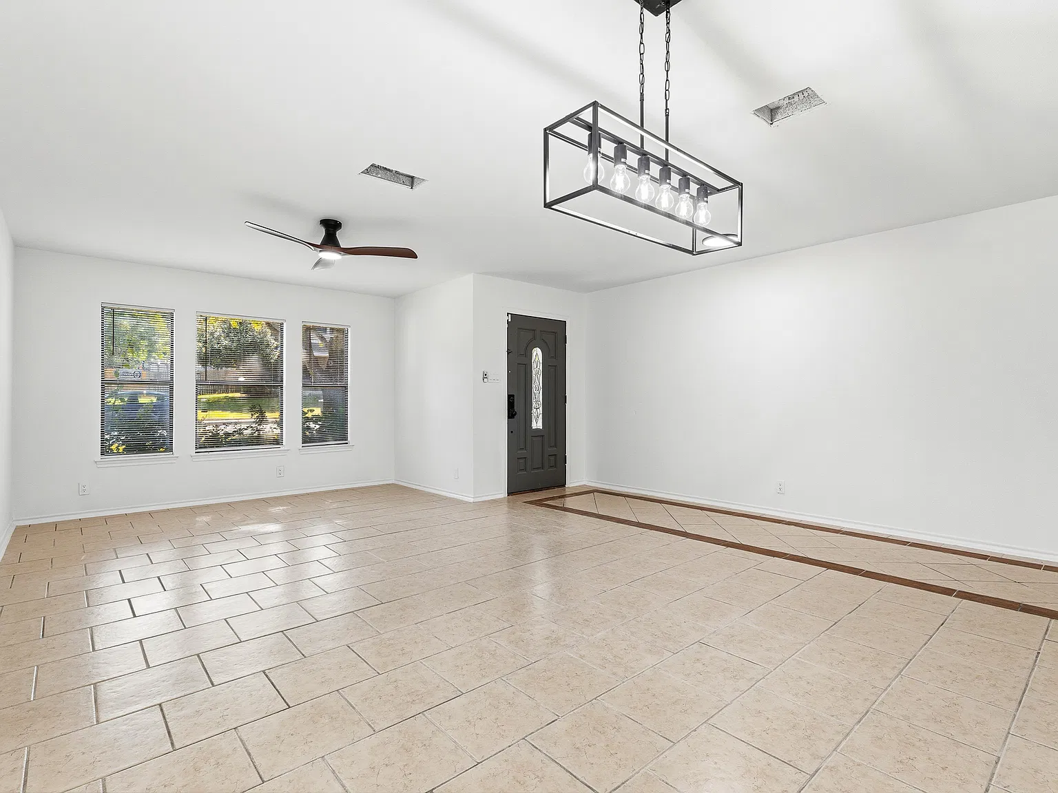 3 bed, 2389 sqft, $2,500 — Photo 2