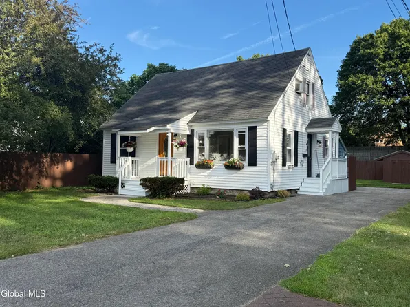 8 Oakland Drive, Gloversville, NY 12078