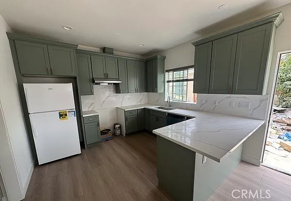2 bed, 800 sqft, $2,700 — Photo 1