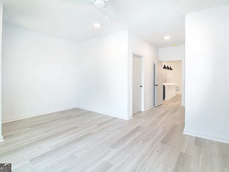 240 Martha Dr #110 — Photo 7