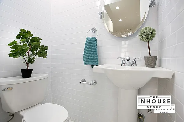 Rented by The InHouse Group | media 27