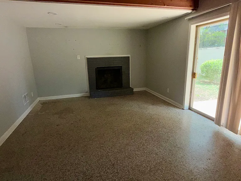 1403 Edgewood Dr — Photo 9