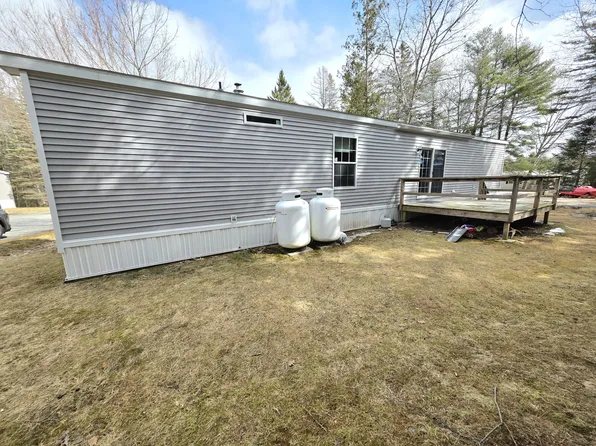 21 Robin Hood Circle, Bucksport, ME 04416