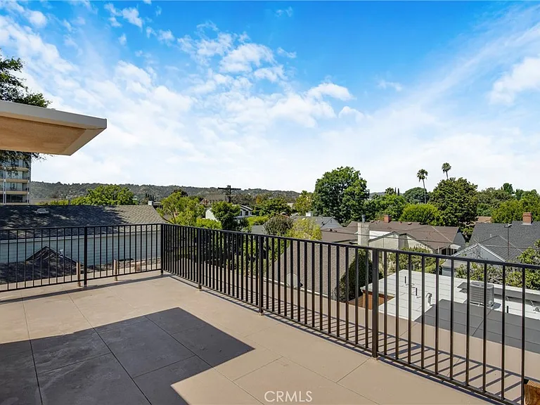 4853 Woodman Ave — Photo 30