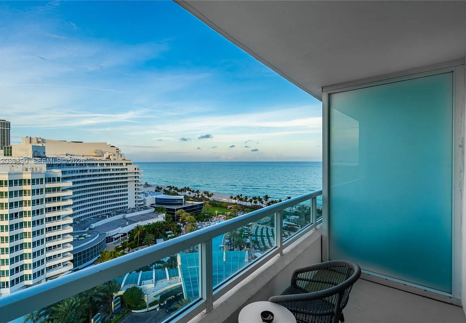 Fontainebleau Ii Condo — Photo 1