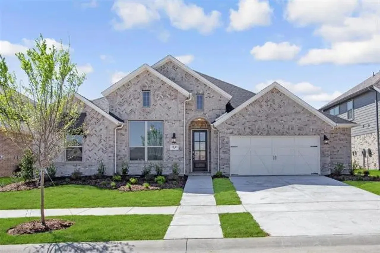 3 bed, 2.5 bath, 2921 sqft, $3,395 — Photo 1