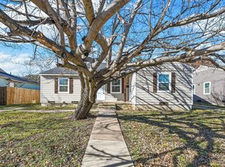 513 NE 19th St, Grand Prairie, TX 75050
