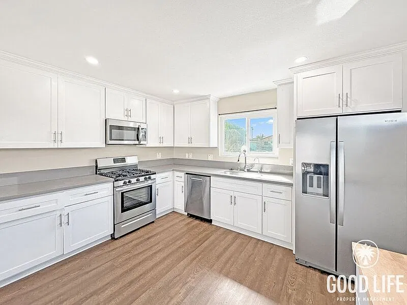 3 bed, 2.0 bath, 1062 sqft, $3,650 — Photo 2