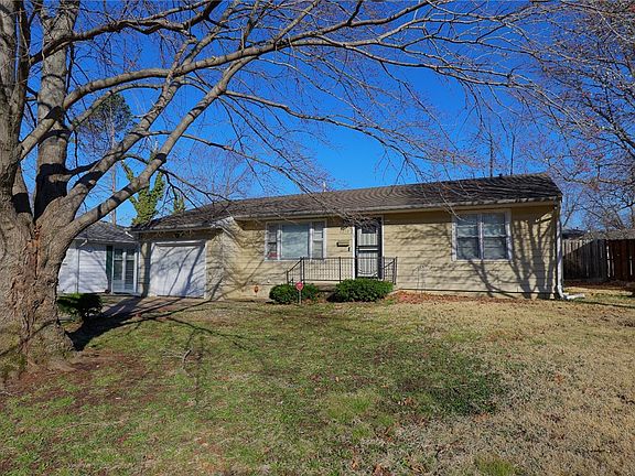 2nd image of 2270 Yorkshire Dr