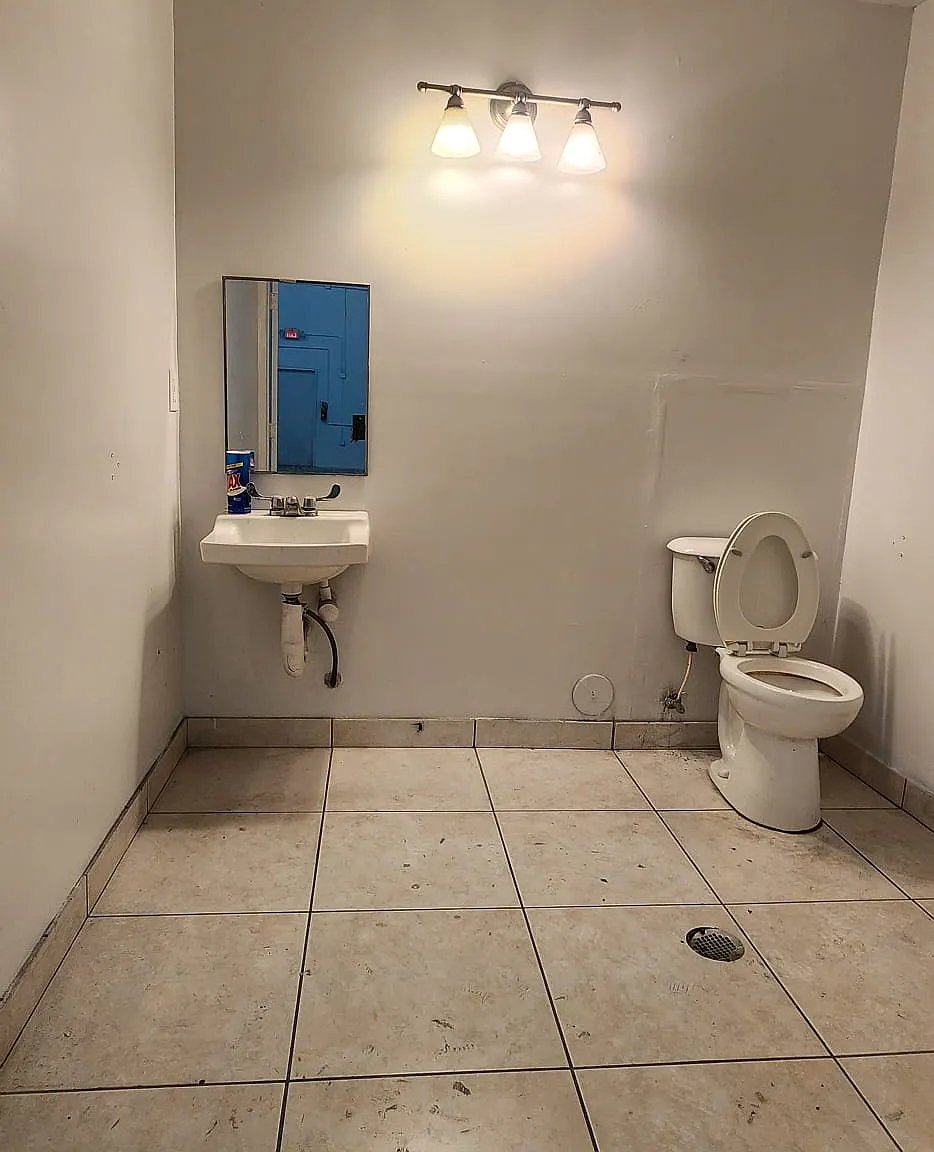 5 bed, 3.5 bath, 2018 sqft, $3,600 — Photo 2