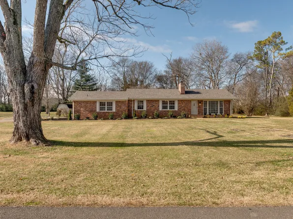 201 Crestview Dr, Chapel Hill, TN 37034