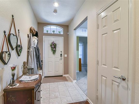 4th image of 1110 Mule Deer Dr