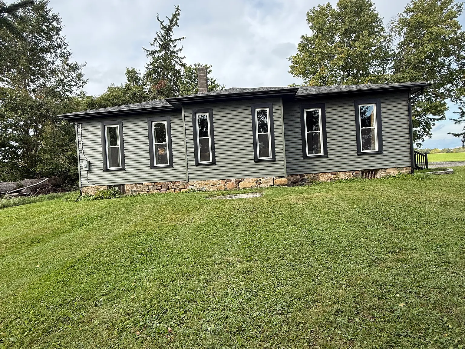 3 bed, 1600 sqft, $2,000 — Photo 1