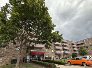1460 Fairlane Dr APT 106, Schaumburg, IL 60193