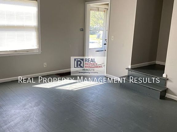 3rd image of 1208 Macarthur Cir