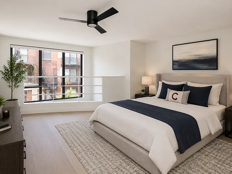 952 W Grace St #202 — Photo 9