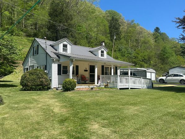 5674 Deskins Rd, Vansant, VA 24656