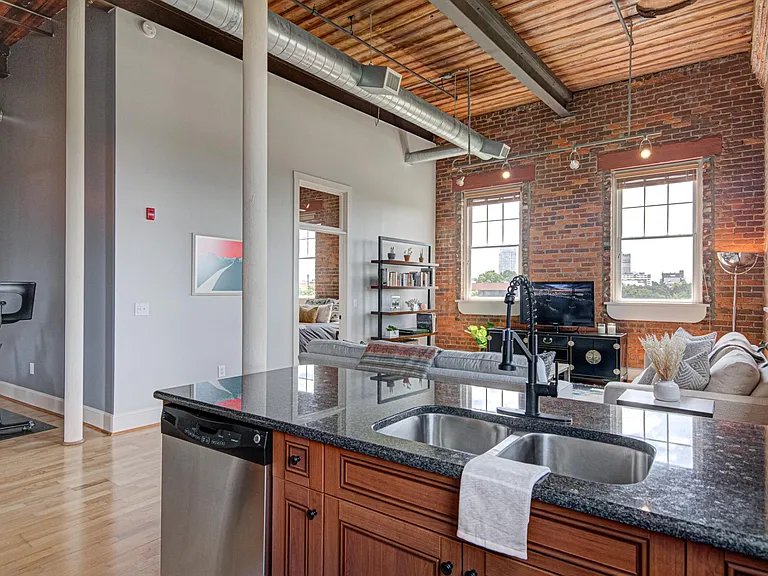 836 Oak St #500 — Photo 12