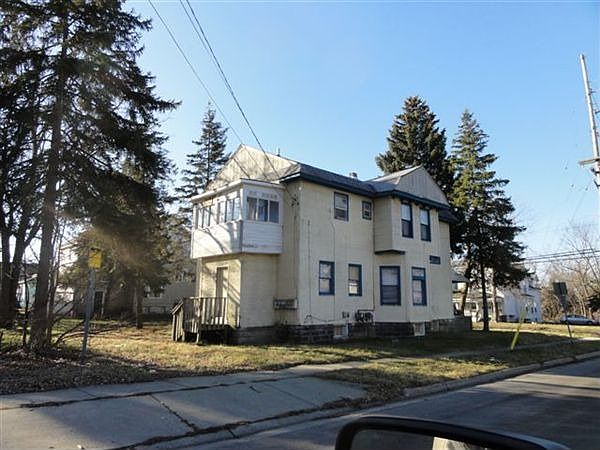 300 Saginaw (lower unit) 013