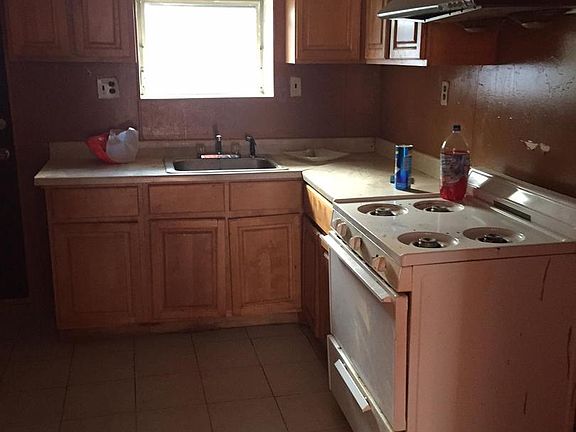 4th image of 829 E Willard St