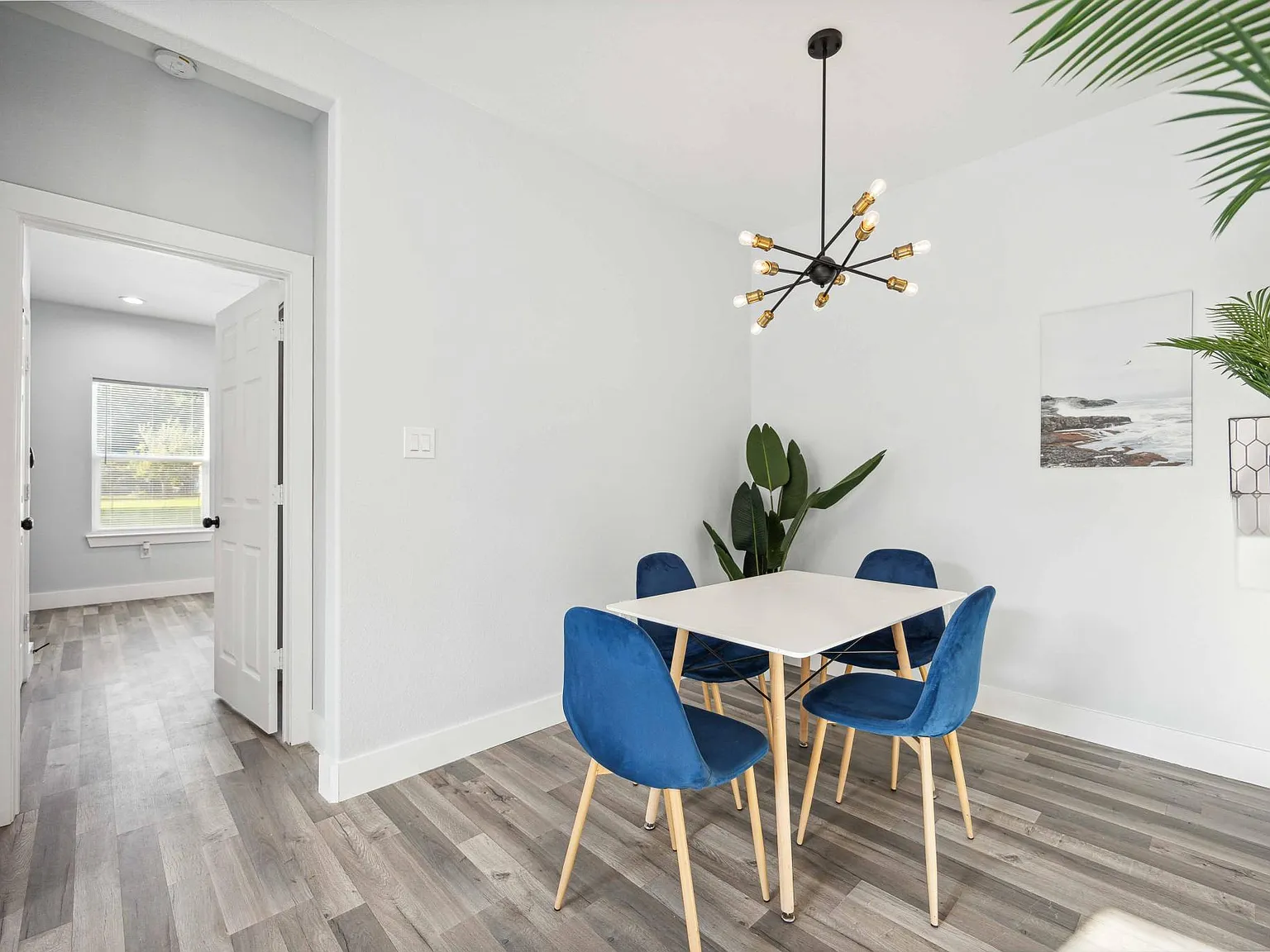 3 bed, 1090 sqft, $2,400 — Photo 3