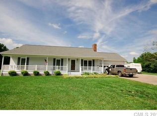 1209 N Hill Dr, Lincolnton, NC 28092