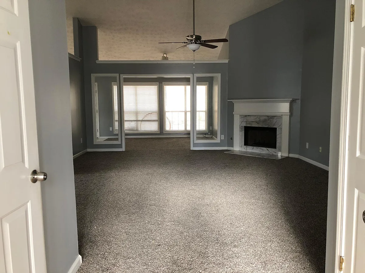 Living room - 125 Halbert Ct